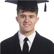 Graduado de Ciencias del Mar en la Universidad de Barcelona, con 5 años de experiencia dando clases de apoyo escolar